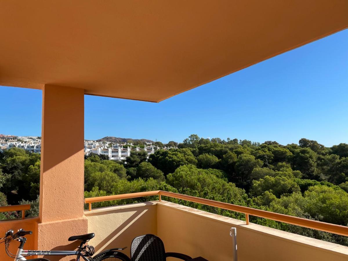 Beautiful Holiday Apartment 2 Bedroom Beach And Pool Malaga Marbella Calahonda Royale Mijas Costa Spain Exterior foto