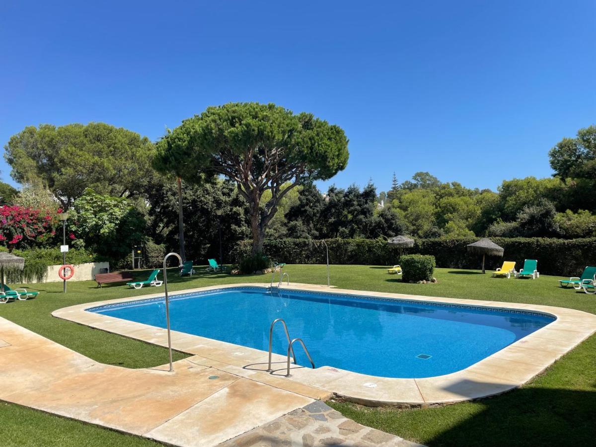 Beautiful Holiday Apartment 2 Bedroom Beach And Pool Malaga Marbella Calahonda Royale Mijas Costa Spain Exterior foto